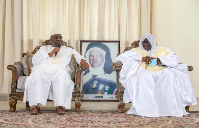 142e édition de l'Appel: Visite de Macky Sall au Khalife des Layénes (Photos) 142e édition de l'Appel: Visite de Macky Sall au Khalife des Layénes (Photos)