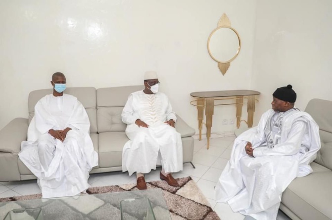 142e édition de l'Appel: Visite de Macky Sall au Khalife des Layénes (Photos) 142e édition de l'Appel: Visite de Macky Sall au Khalife des Layénes (Photos)