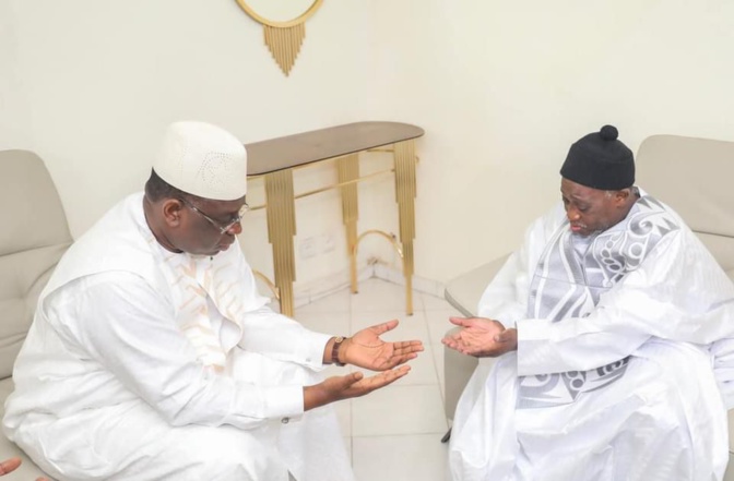 142e édition de l'Appel: Visite de Macky Sall au Khalife des Layénes (Photos) 142e édition de l'Appel: Visite de Macky Sall au Khalife des Layénes (Photos)