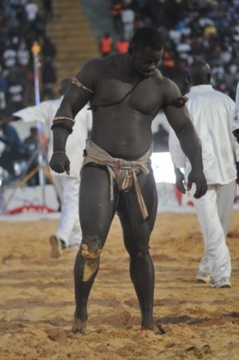 Khadim Ngom, le frère d'Eumeu Sène, pète les plombs et insulte Nguer