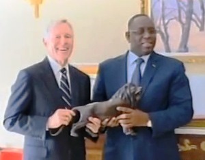 Le secrétaire américain à la Marine visite le Sénégal