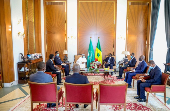 Le Secrétaire général de l'OCI reçu par le Président Macky Sall Le Secrétaire général de l'OCI reçu par le Président Macky Sall