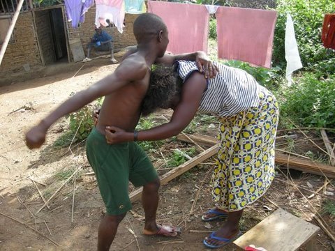 Abidjan: Il bat et déshabille sa femme pour avoir refusé le nom Gbagbo à son enfant !