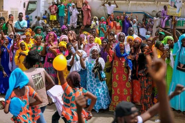 Tamba déroule le tapis rouge pour Macky Tamba déroule le tapis rouge pour Macky