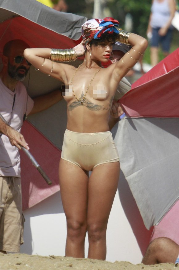 Rihanna en shooting sur les plages brésiliennes. en tenue légère. Regardez