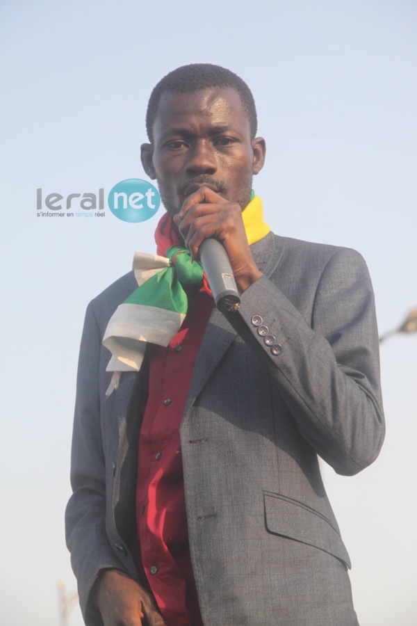 Photos - Manifestation en faveur de la baisse des loyers : Une poignée d’apéristes pour remercier Macky Sall