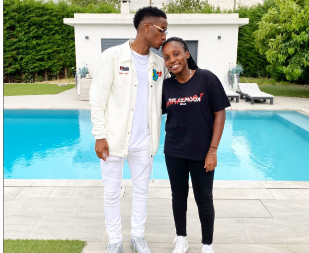 L’international sénégalais, Bouna Sarr, en toute complicité avec ses soeurs (Photos) L’international sénégalais, Bouna Sarr, en toute complicité avec ses soeurs (Photos)