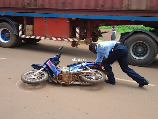 Thiès: Collision entre un scooter et une moto Jakarta, avec trois personnes à bord
