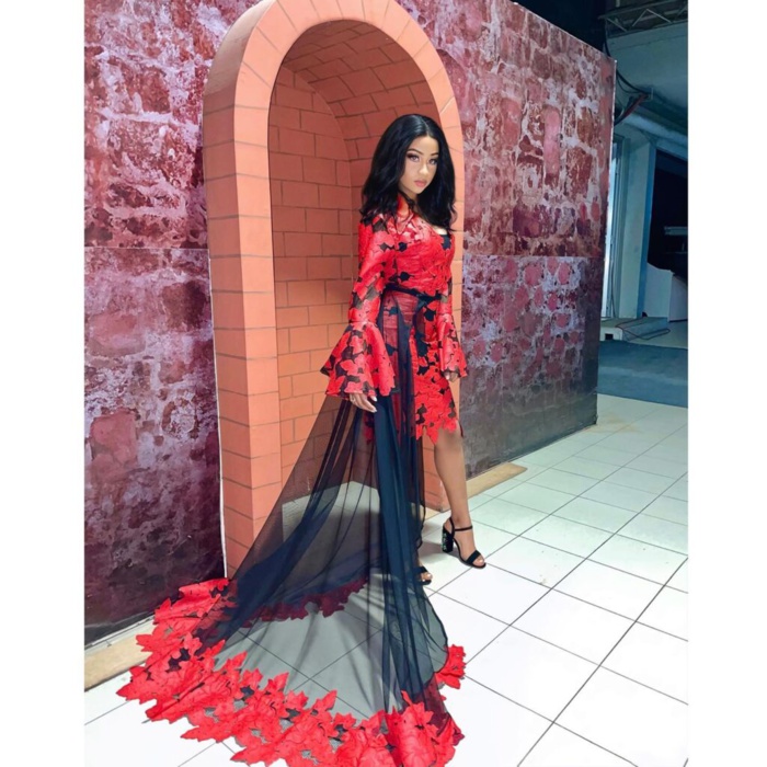 Astar dans une robe rouge-noir à vous couper le souffle (Photos)