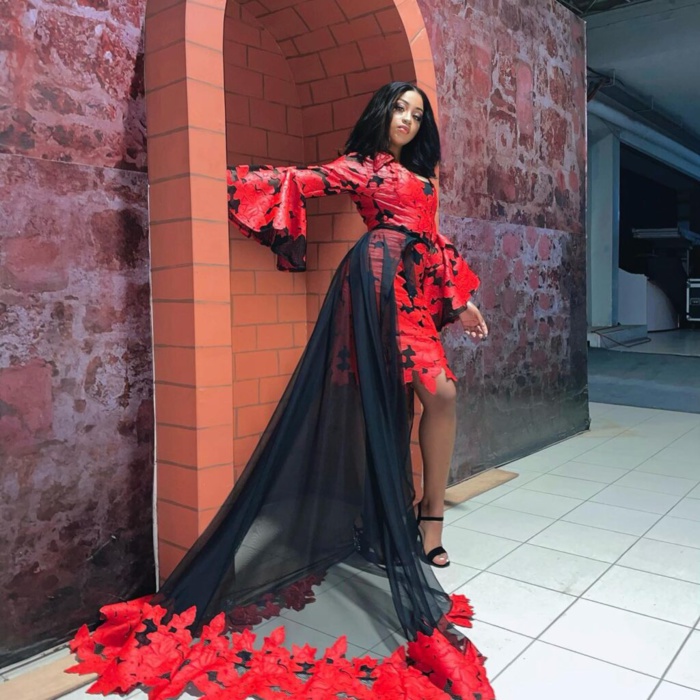 Astar dans une robe rouge-noir à vous couper le souffle (Photos)