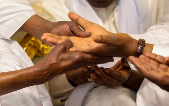 Touba: Macky Sall reçu nuitamment par Serigne Mountakha (photos) Touba: Macky Sall reçu nuitamment par Serigne Mountakha (photos)