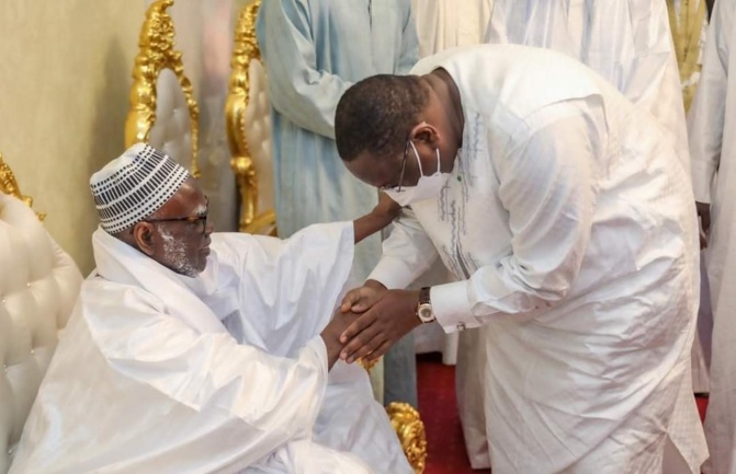 Touba: Macky Sall reçu nuitamment par Serigne Mountakha (photos) Touba: Macky Sall reçu nuitamment par Serigne Mountakha (photos)