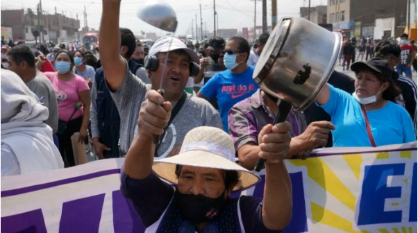 Pérou : Couvre-feu instauré à Lima après des manifestations