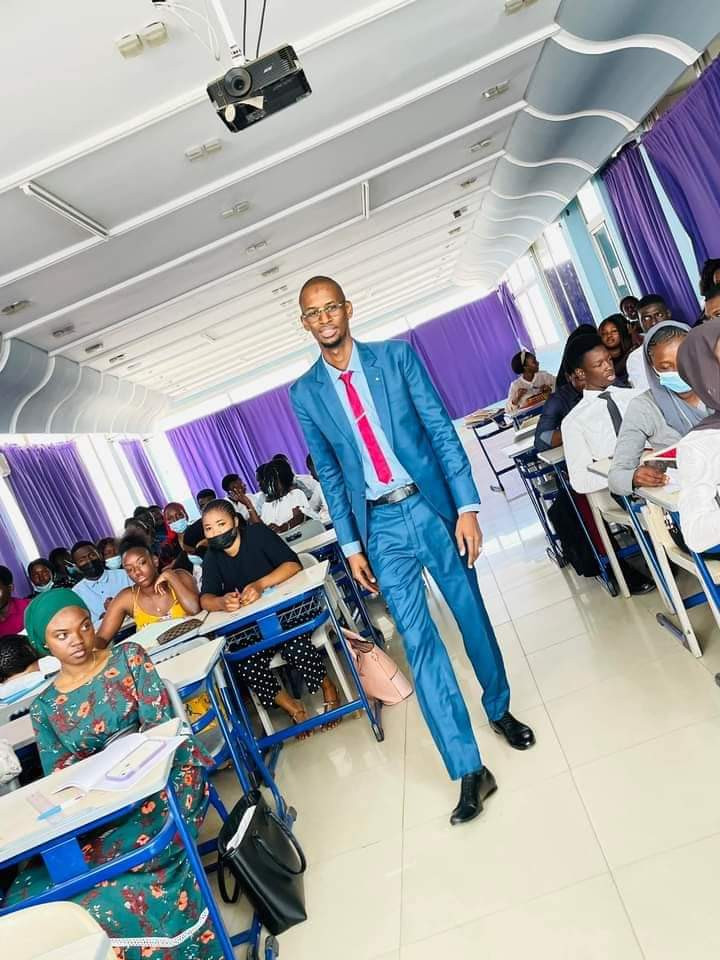 (Photos) Très bonne nouvelle pour capitaine Touré : Il a commencé son nouveau job (Photos) Très bonne nouvelle pour capitaine Touré : Il a commencé son nouveau job