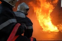 [Photo] Un bus de transport prend feu à 10 Km Fatick