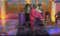 Vidéo: Ouzin Keita fait son show sur le plateau de « Takkussan ».