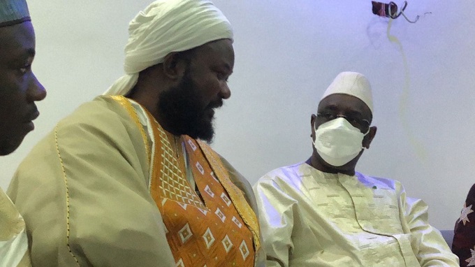 Condoléances : le président Macky Sall rend visite à la famille du regretté Cheikh Mansour Niass Condoléances : le président Macky Sall rend visite à la famille du regretté Cheikh Mansour Niass