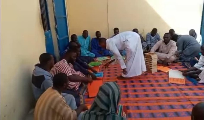 Rebeuss : Pr Cheikh Oumar Diagne dans son univers carcéral, la lecture du Coran au centre (photos)
