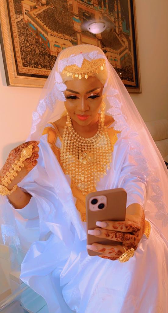 Carnet blanc : le lutteur Reug-Reug s'est marié ce dimanche à Dubaï, admirez l'heureuse élue Carnet blanc : le lutteur Reug-Reug s'est marié ce dimanche à Dubaï, admirez l'heureuse élue