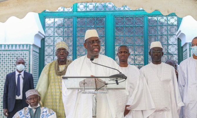 A sa sortie de prière, Macky Sall rassure: « le gouvernement fait des efforts pour contenir la hausse des prix » A sa sortie de prière, Macky Sall rassure: « le gouvernement fait des efforts pour contenir la hausse des prix »