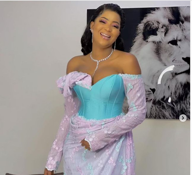 Sagnsé Korité: Admirez la robe très glamour de Kiné de Pod et Marichou Sagnsé Korité: Admirez la robe très glamour de Kiné de Pod et Marichou