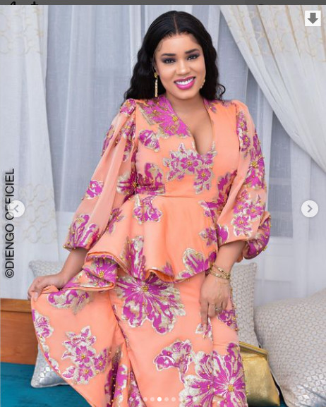 Korité chez Racky: Belle complicité entre l'actrice et des membres de sa famille (Photos) Korité chez Racky: Belle complicité entre l'actrice et des membres de sa famille (Photos)