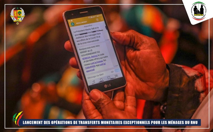 Photos/ Rnu: Le Président de la République, Macky Sall, lors du lancement des opérations de transferts monétaires exceptionnels Photos/ Rnu: Le Président de la République, Macky Sall, lors du lancement des opérations de transferts monétaires exceptionnels