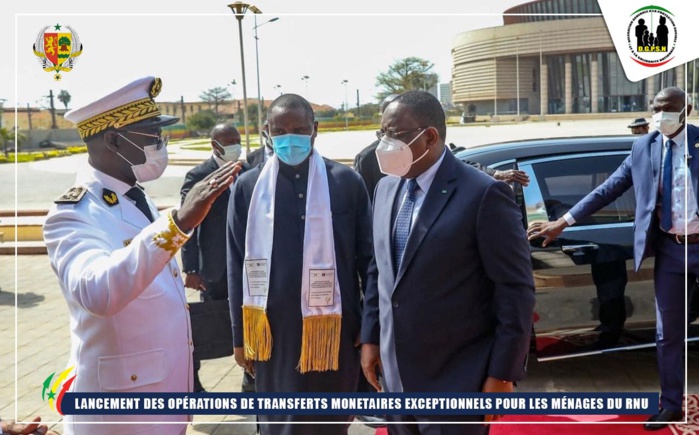 Photos/ Rnu: Le Président de la République, Macky Sall, lors du lancement des opérations de transferts monétaires exceptionnels Photos/ Rnu: Le Président de la République, Macky Sall, lors du lancement des opérations de transferts monétaires exceptionnels