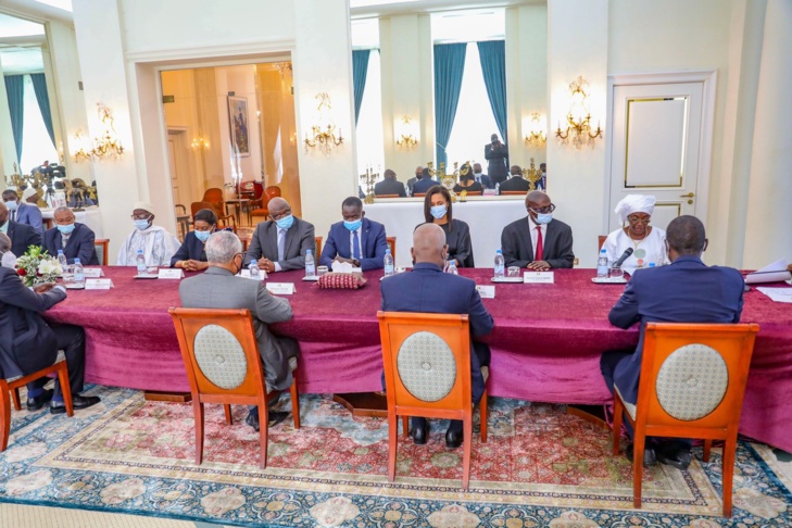 Photos/ OFNAC : Les rapports 2019, 2020 et 2021, remis au Président de la République, Macky Sall, cet après-midi Photos/ OFNAC : Les rapports 2019, 2020 et 2021, remis au Président de la République, Macky Sall, cet après-midi