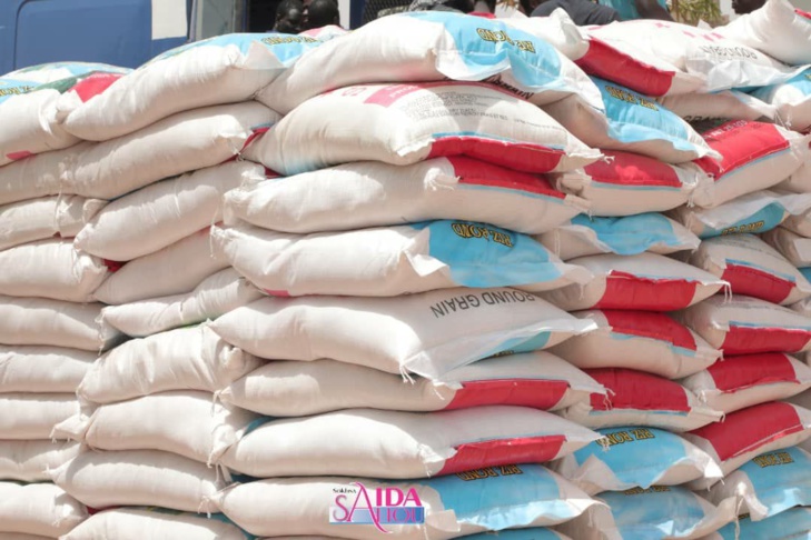 Découvrez l'impressionnante quantité de riz distribuée par Sokhna Aïda Saliou aux daaras coraniques (Photos)