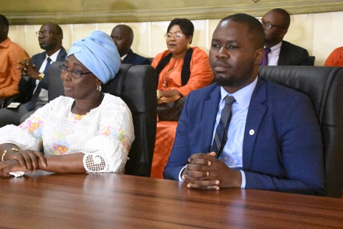 Mairie de Dakar : Barthélémy Dias a procédé hier à une cérémonie de remise de bourses aux étudiants spécialisés en médecine