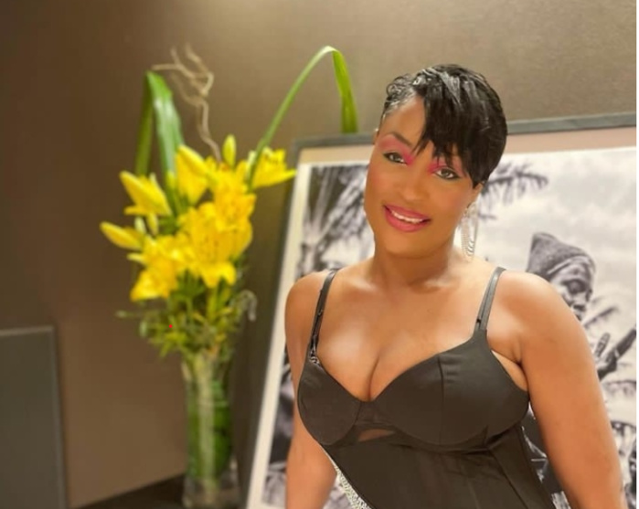 Vêtue d’une petite robe noire, la chanteuse Titi s’affiche sublime et classe (Photos)