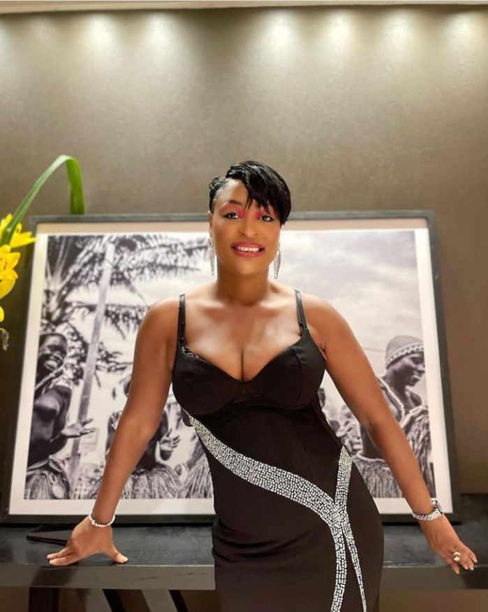 Vêtue d’une petite robe noire, la chanteuse Titi s’affiche sublime et classe (Photos)