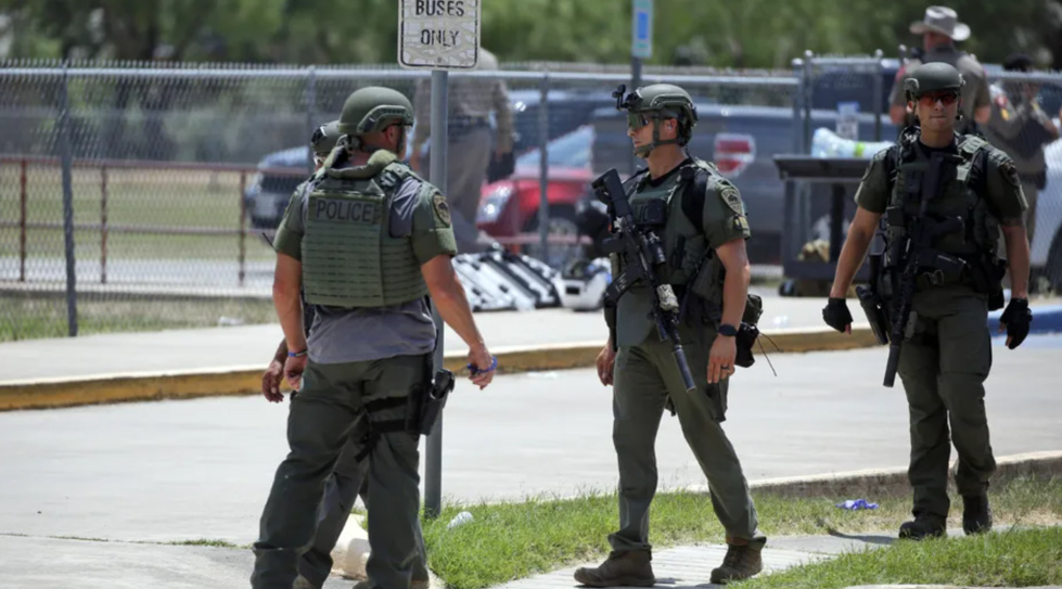 États-Unis : une fusillade dans une école du Texas fait au moins 15 morts, dont 14 enfants