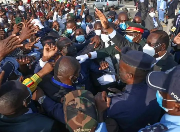 Photos : L'arrivée du Président Macky Sall en Angola Photos : L'arrivée du Président Macky Sall en Angola