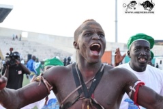 Vidéo- Diéne Kairè impose sa masse musculaire sur Malaw Seras