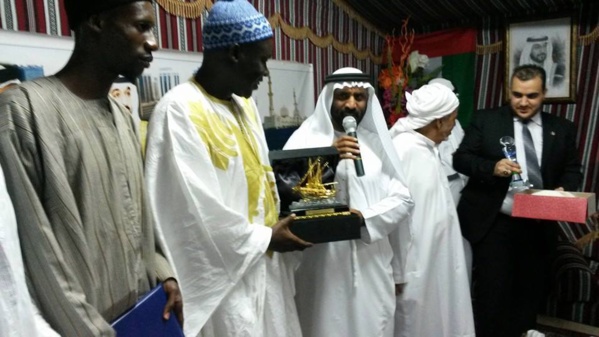 Photos - Remise du diplôme honorifique à la communauté mouride par la fondation "Tawasul internationale tente" des Emirats Arabes Unis