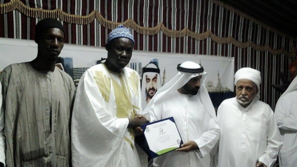Photos - Remise du diplôme honorifique à la communauté mouride par la fondation "Tawasul internationale tente" des Emirats Arabes Unis
