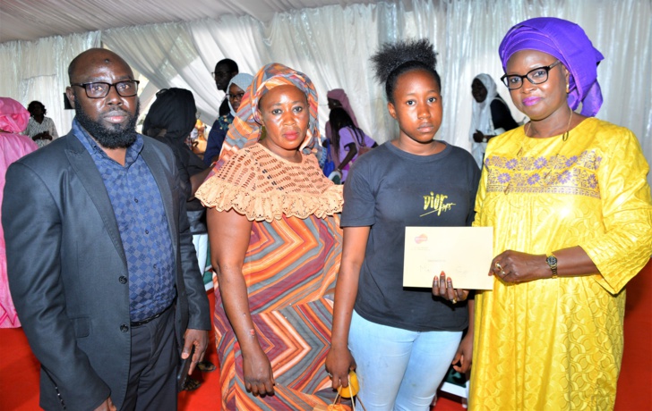 Photos / RSE : Papa Mademba Bitèye, DG de la Sénélec, offre des subventions aux enfants des collègues disparus et des cartes d'assurance aux retraités