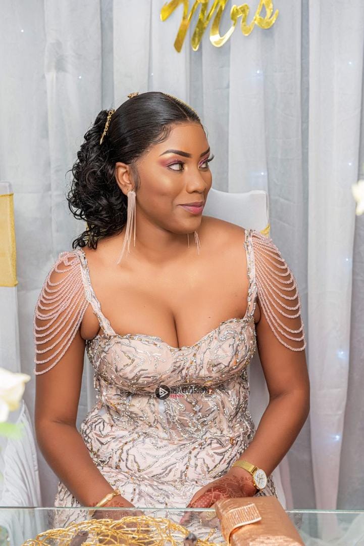 Photos / Carnet blanc : Alias Tah, la nouvelle charmante et belle femme de Tahirou Sarr Photos / Carnet blanc : Alias Tah, la nouvelle charmante et belle femme de Tahirou Sarr