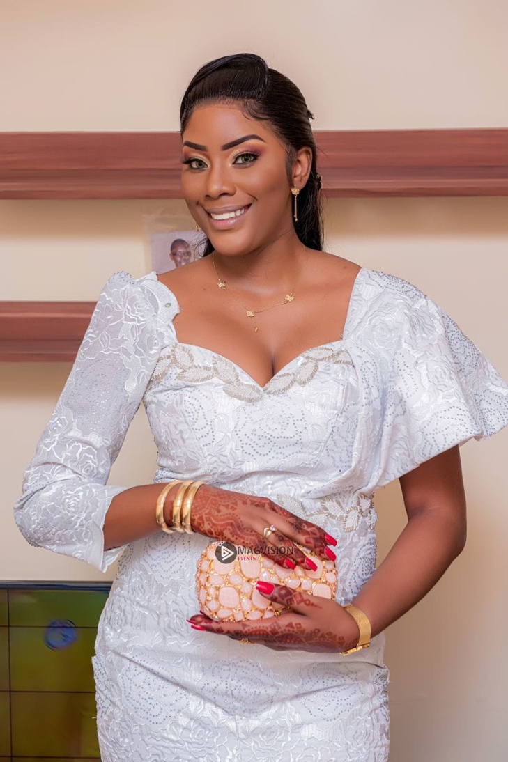 Photos / Carnet blanc : Alias Tah, la nouvelle charmante et belle femme de Tahirou Sarr Photos / Carnet blanc : Alias Tah, la nouvelle charmante et belle femme de Tahirou Sarr