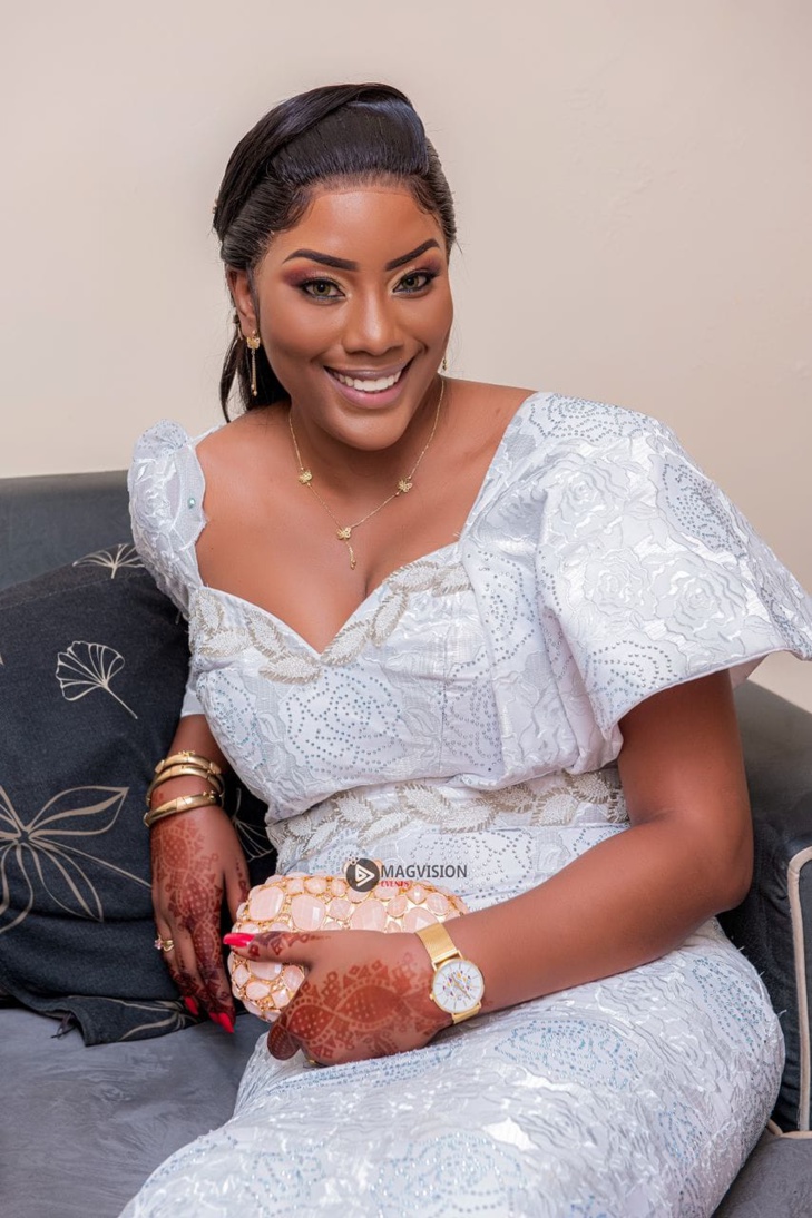 Photos / Carnet blanc : Alias Tah, la nouvelle charmante et belle femme de Tahirou Sarr Photos / Carnet blanc : Alias Tah, la nouvelle charmante et belle femme de Tahirou Sarr