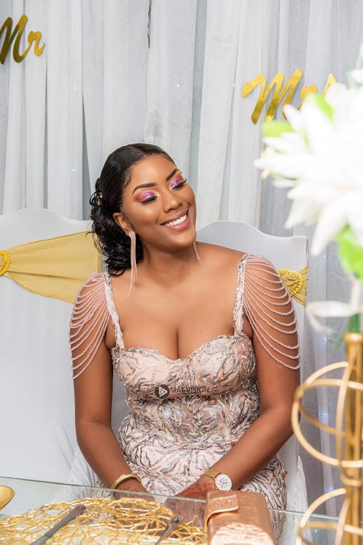 Photos / Carnet blanc : Alias Tah, la nouvelle charmante et belle femme de Tahirou Sarr Photos / Carnet blanc : Alias Tah, la nouvelle charmante et belle femme de Tahirou Sarr