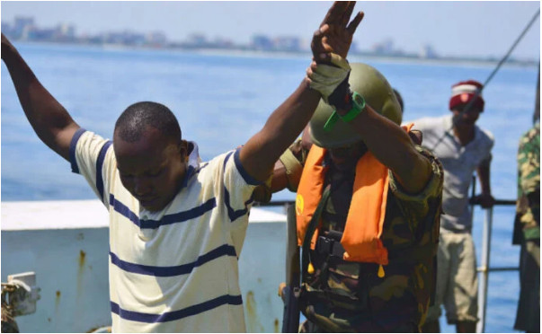 Pêche: Les autorités Sénégalaises au chevet des 300 pêcheurs sénégalais arrêtés en Guinée Pêche: Les autorités Sénégalaises au chevet des 300 pêcheurs sénégalais arrêtés en Guinée