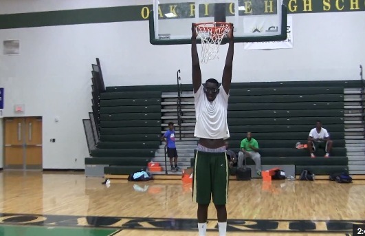 Vidéo-Le basket, c'est plus simple quand on mesure 2,26 mètres : Tacko Fall en route vers le NBA