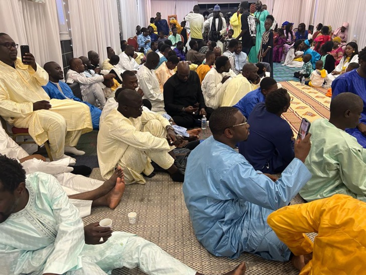 Photos/ Après un Thiant international à son honneur à Paris : Des « Adiya » de plusieurs millions de FCfa, destinés au prochain magal de Touba, offerts à Serigne Saliou Ndigueul Thioune Photos/ Après un Thiant international à son honneur à Paris : Des « Adiya » de plusieurs millions de FCfa, destinés au prochain magal de Touba, offerts à Serigne Saliou Ndigueul Thioune