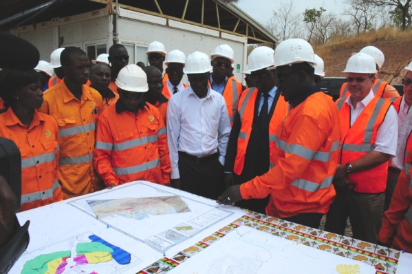 Photos - Macky Sall visite les mines d'or de Sabodala