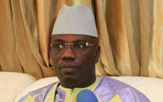 Le père de Cheikh Abdou Bara Mbacké Dyoli reçu par Serigne Mountakha Bassirou Mbacké Le père de Cheikh Abdou Bara Mbacké Dyoli reçu par Serigne Mountakha Bassirou Mbacké