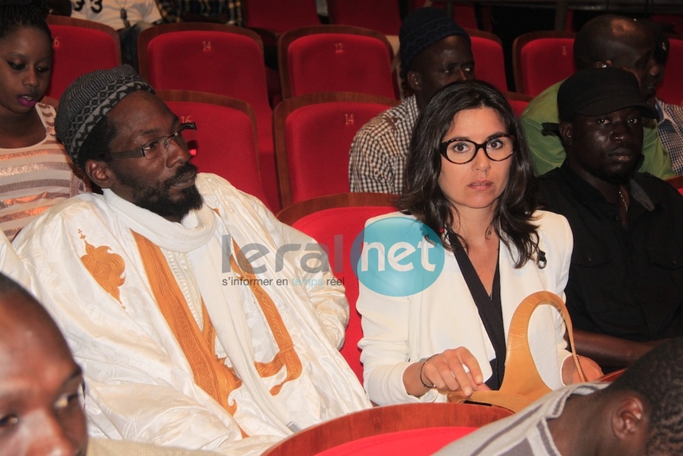 Fadel Barro, coordonnateur de "Y en a marre" avec sa « Guen Gui Deuk »