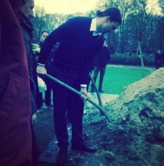 [Photos] Zlatan Ibrahimovic enterre son frère selon le rite funéraire musulman
